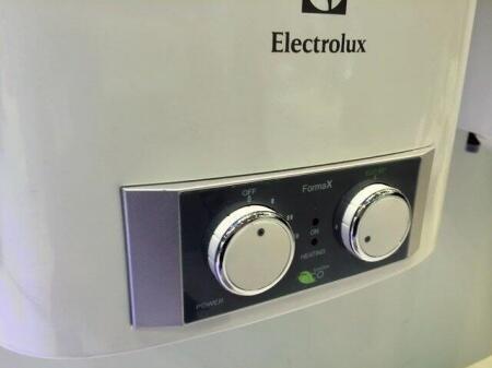 Электрический накопительный водонагреватель Electrolux EWH 100 Formax